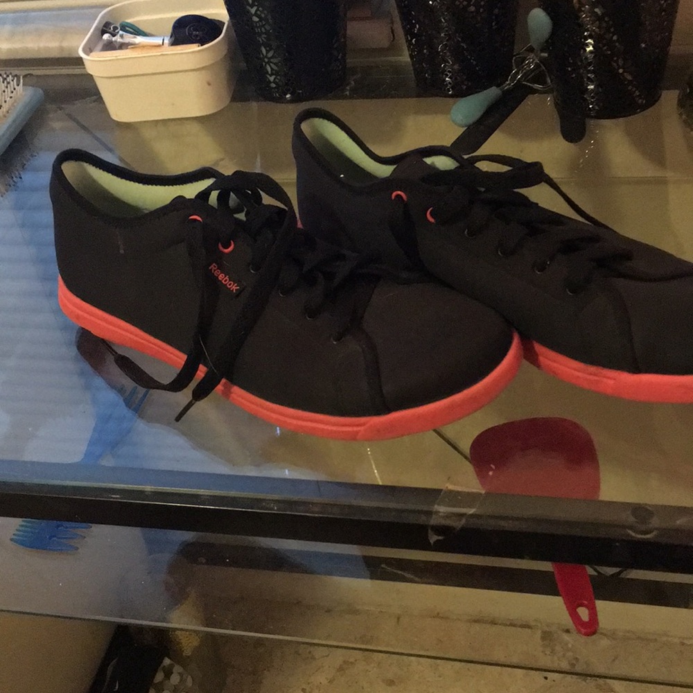 Athletic shoes